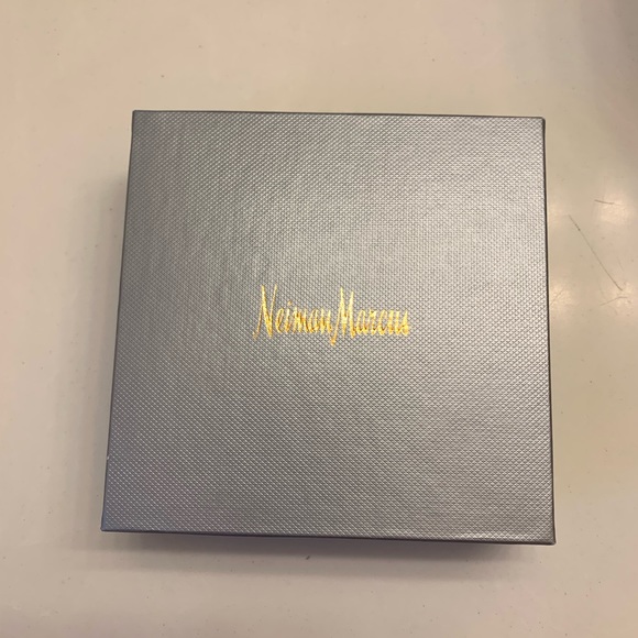 Lele Sadoughi Daisy Button Stud Earrings - Picture 5 of 6